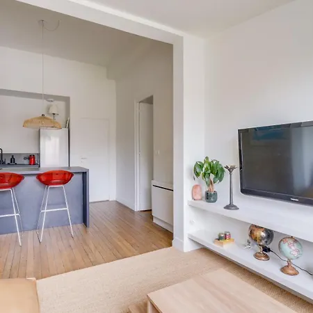 Apartment Charming, Modern Flat With Private Parking Bordeaux