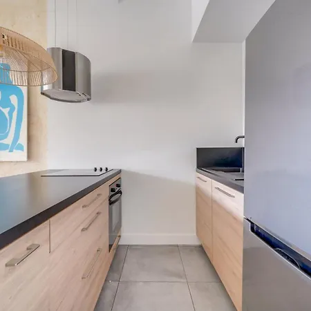 Charming, Modern Flat With Private Parking Apartment *