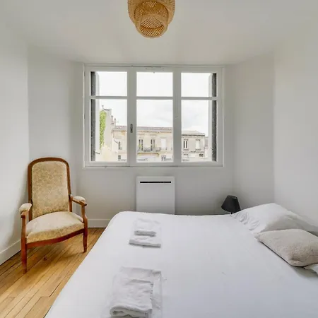 Charming, Modern Flat With Private Parking