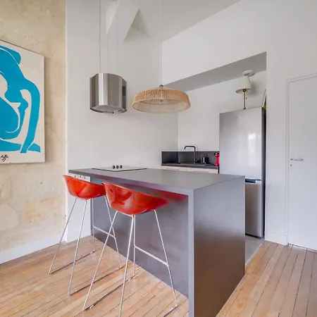 Charming, Modern Flat With Private Parking *